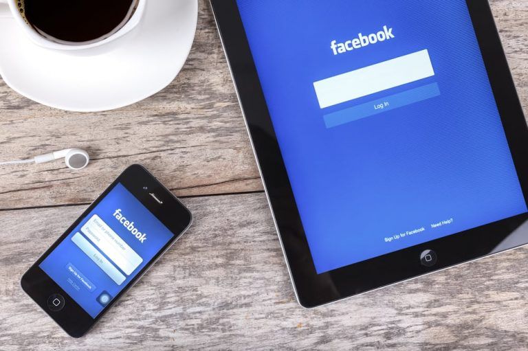 Ipad con imagen Facebook